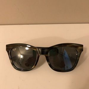 Ladies Maui Jim sun glasses EUC